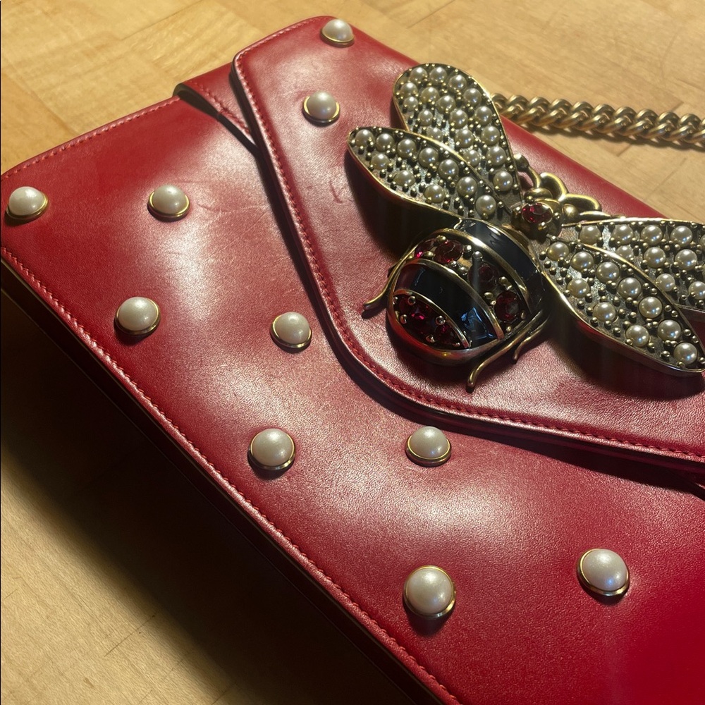 Gucci Queen Margaret Pearl Studs Broadway Red Bee Chain Bag ! ❤️💛 - Picture 7 of 13